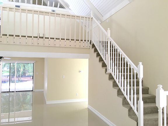 4th image of 1551 Granada Blvd
