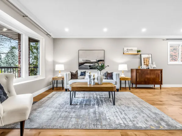 49 Seaton Dr, Aurora, ON L4G 3W9