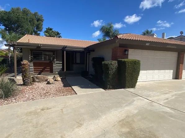 31117 Emperor Dr, Canyon Lake, CA 92587