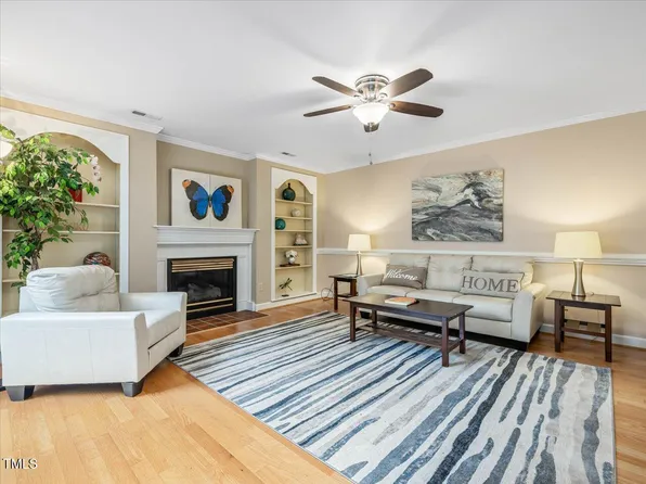 300 Summerwalk Cir, Chapel Hill, NC 27517