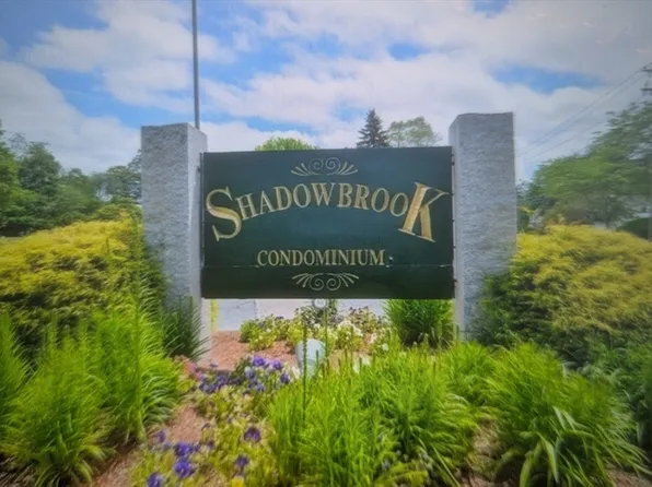 10 Shadowbrook Ln APT 68, Milford, MA 01757