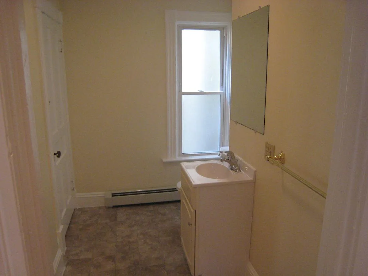 6 bed, $6,840 — Photo 3