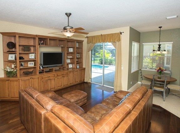 5th image of 4658 Chastain Dr