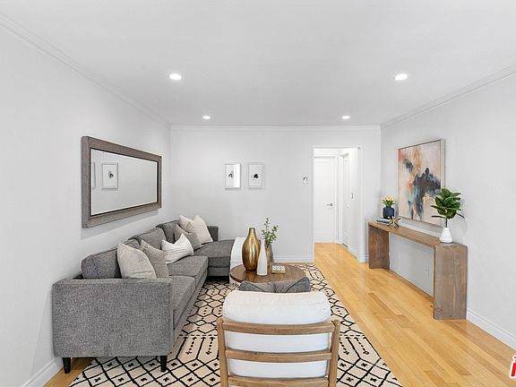 5th image of 3649 Glendon Ave APT 104