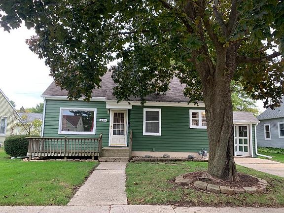 3rd image of 439 Douglas St