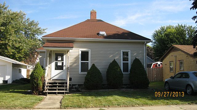 1st image of 704 E Washington St