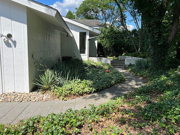 5th image of 29338 Lake Park Dr