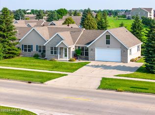 2864 40th Ave S, Grand Forks, ND 58201