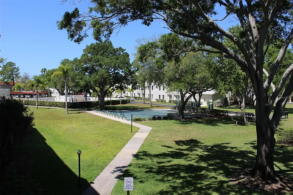 2 bed, 1.5 bath, 930 sqft, $1,795 — Photo 3