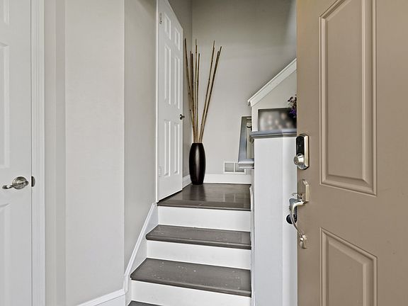 3rd image of 210 Clarken Dr