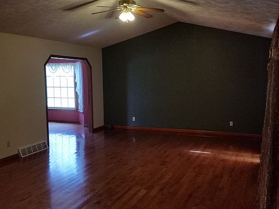 5th image of 85 Woodland Ln