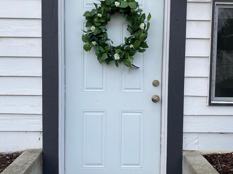 Front door of the unit with brand new Black Sconce and wreath