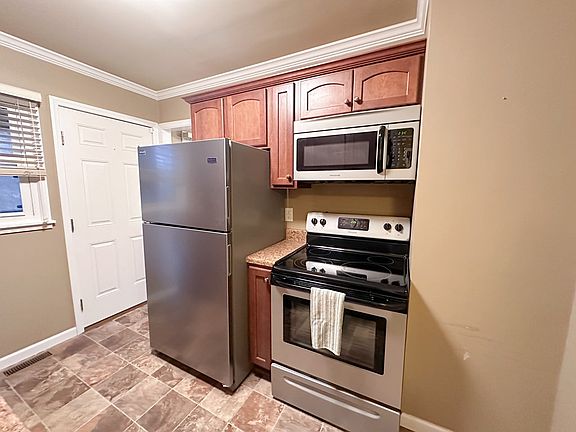 4th image of 208 Parkwood Dr