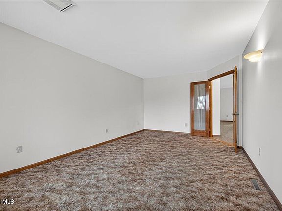 5th image of 2507 Augustine Avenue