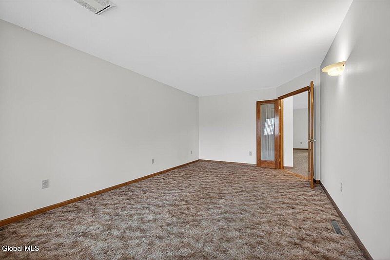 5th image of 2507 Augustine Avenue