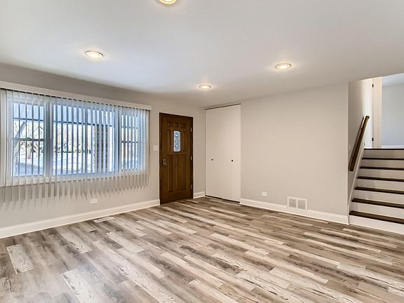 4th image of 555 W Berkley Ln