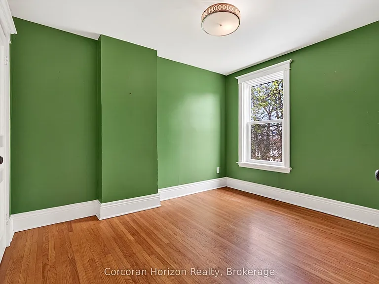 520 John St N — Photo 34