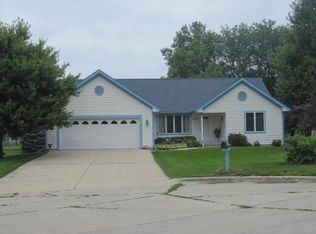 1816 Jones St, Perry, IA 50220