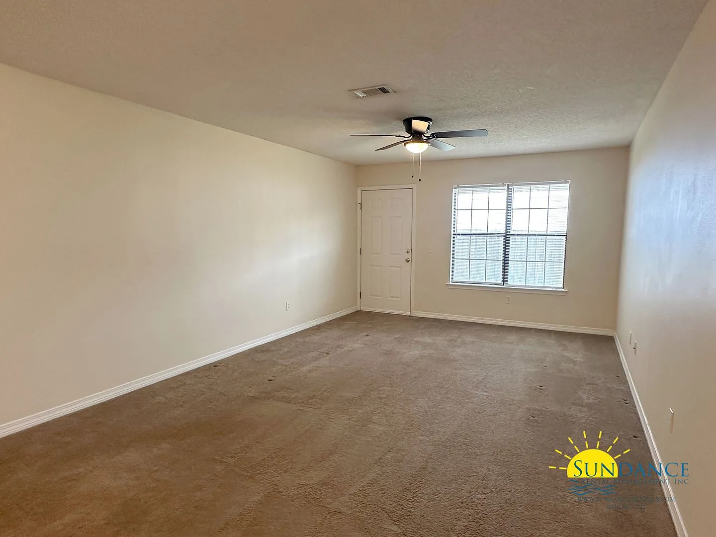 Lovely 2 Bedroom Unit in Navarre! — Photo 2