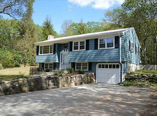 91 Stirling Dr, Glocester, RI 02857