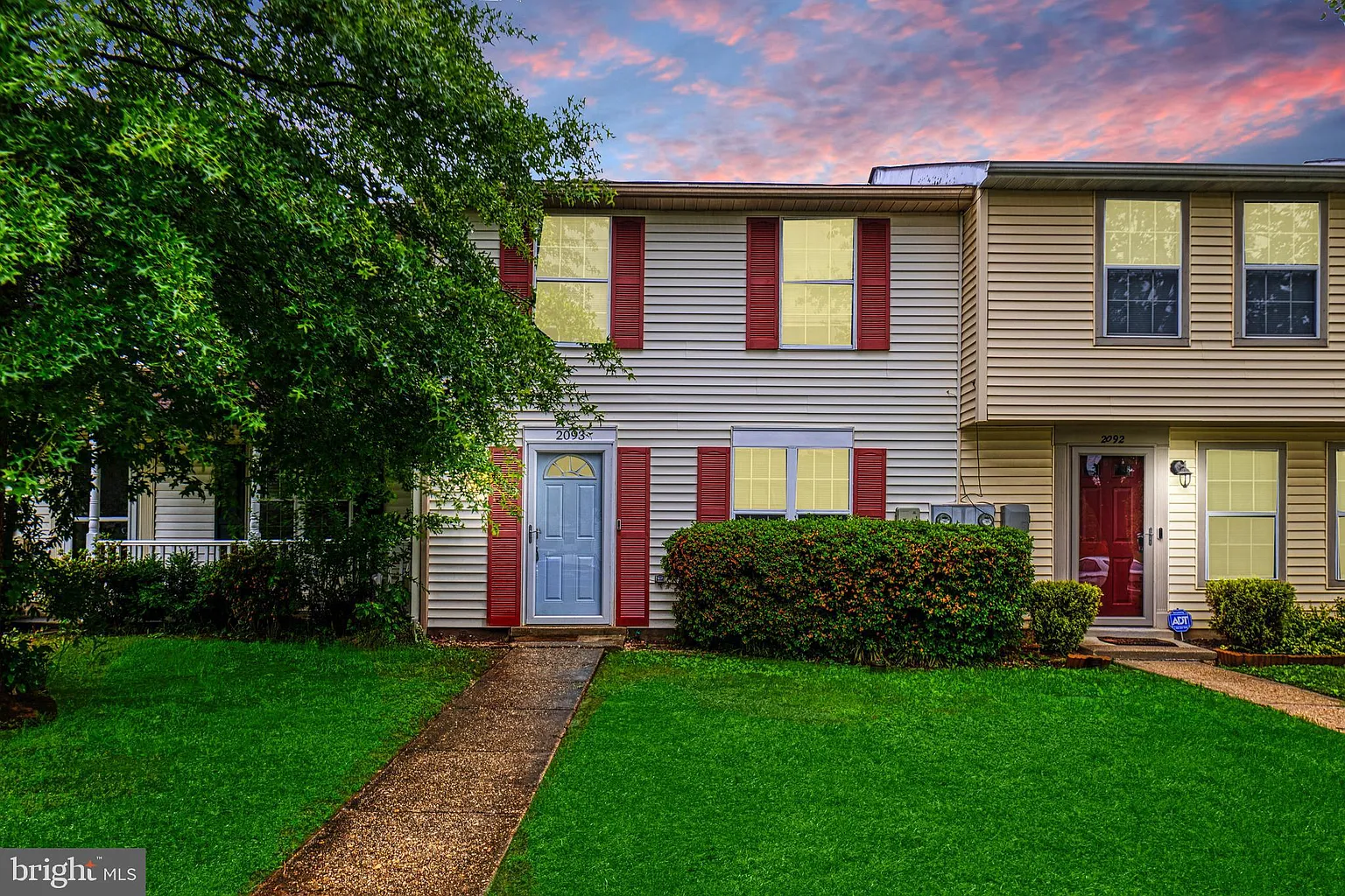 2093 Tanglewood Dr photo 1