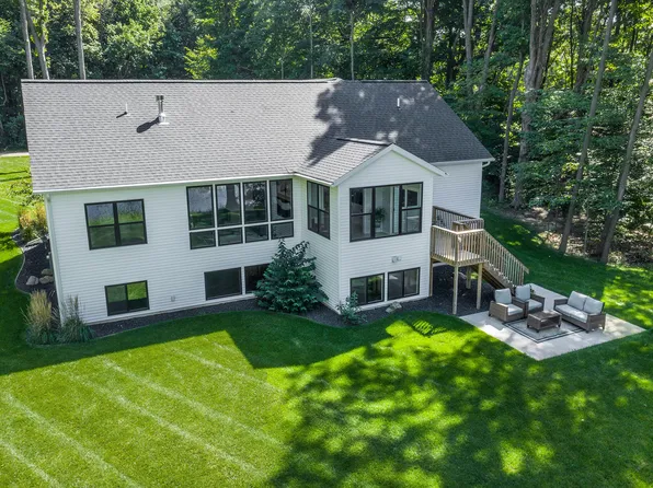 1664 Westview Dr, Allegan, MI 49010