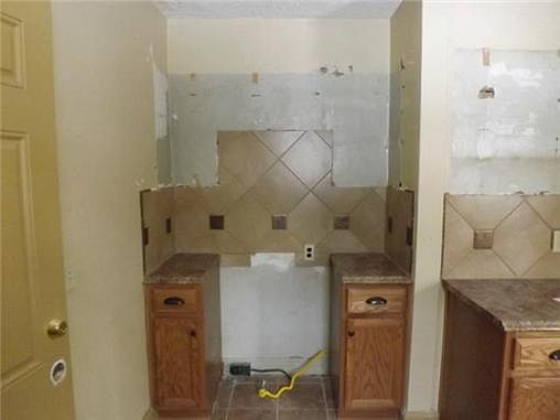 4th image of 1400 E 65th St