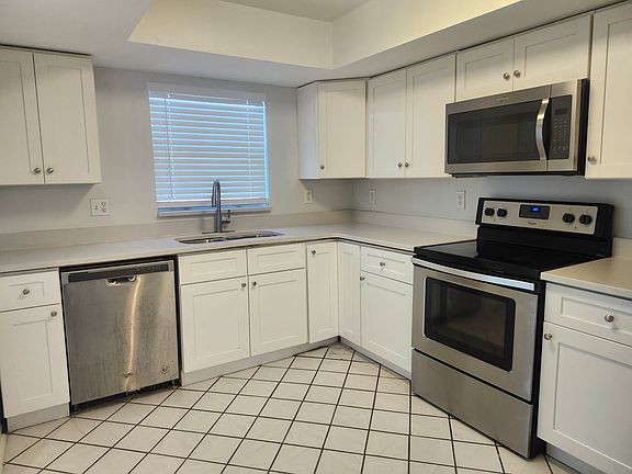 4th image of 1901 SE 15th Pl APT A