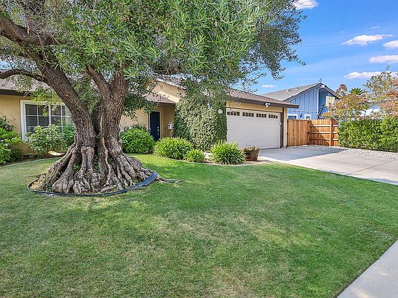 3rd image of 5565 Medea Valley Dr