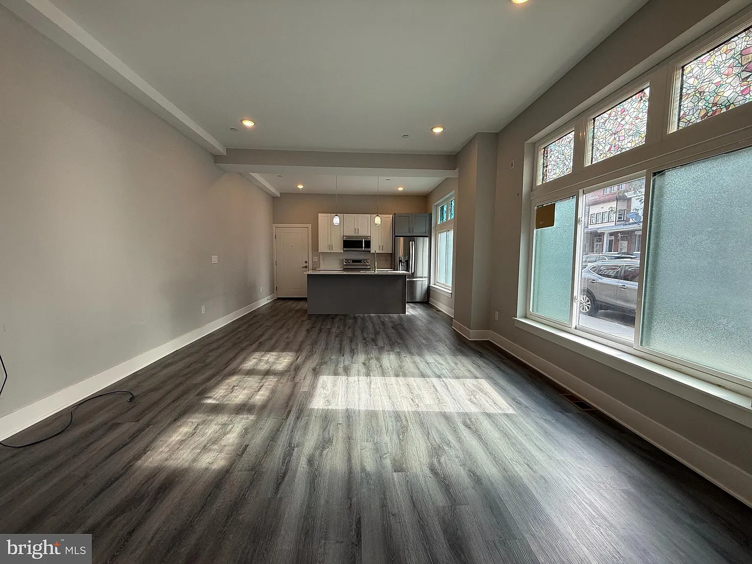 3 bed, $2,200 — Photo 2
