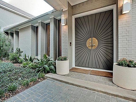 3rd image of 8 Home Place Ct