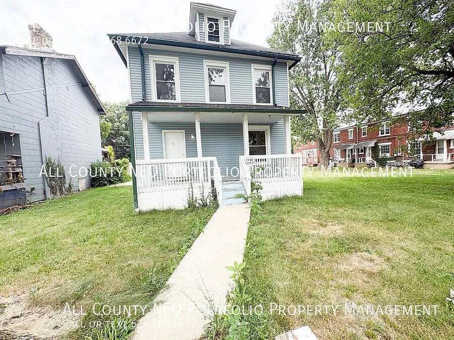 Spacious 4-Bedroom Home with Bonus Loft & Backyard! — Photo 2