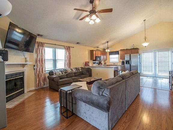 3rd image of 1348 Red Stone Dr