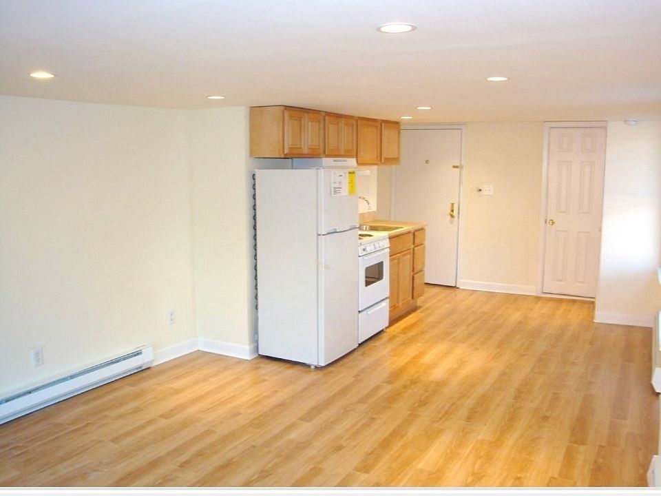 2nd image of 356 De Graw St #4