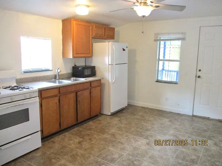 131 Cottage Ln — Photo 12