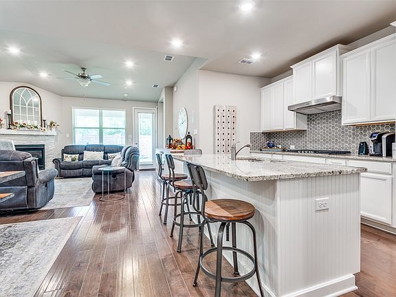 4th image of 2030 Tawakoni Dr