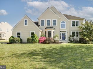 10 Allsmeer Dr, West Grove, PA 19390