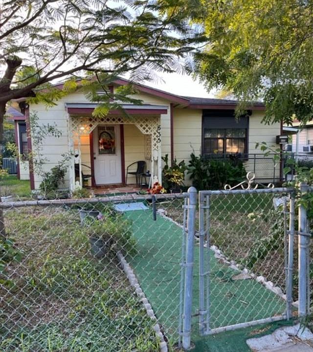 1st image of 635 Villa Verde Dr