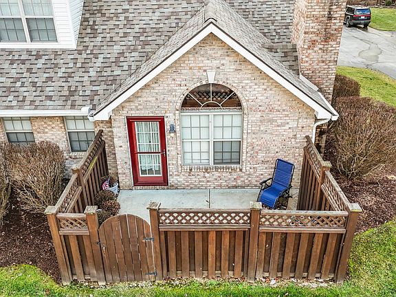 5th image of 312 Village Dr
