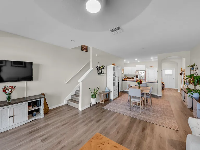 736 Royal Empress Dr — Photo 8