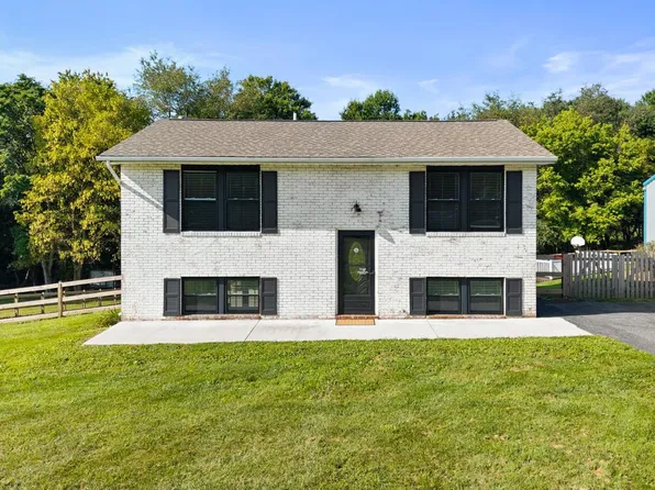 839 Chanter Dr, Westminster, MD 21157