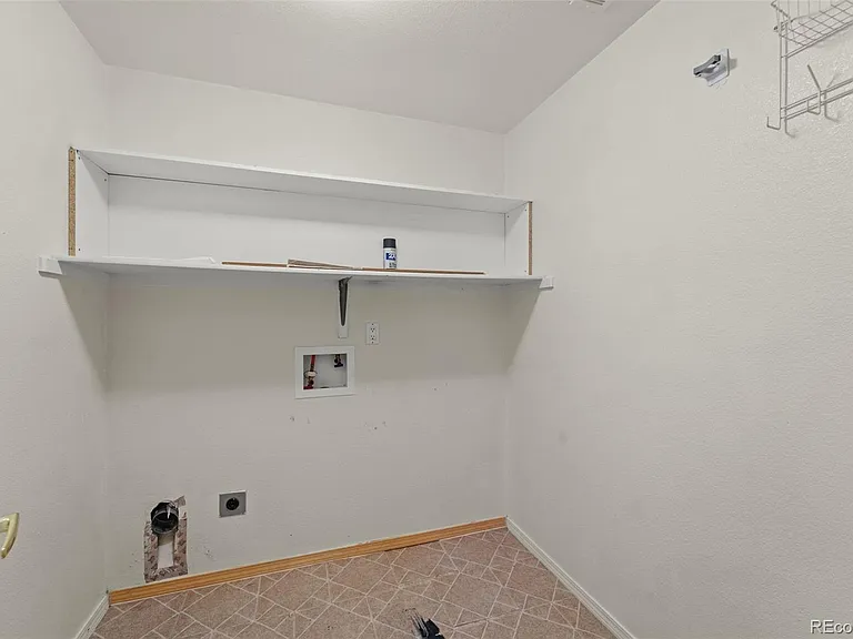 6082 Colony Cir — Photo 20