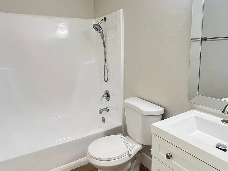 Upstairs 2 Bed 1 Bath in La Habra, Fully Renovated! 1 Car Garage Included! — Photo 14