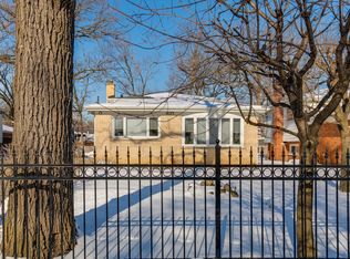 1023 Half Day Rd, Highland Park, IL 60035