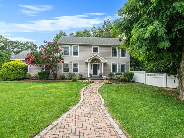 8 Old Orchard Court, Rocky Point, NY 11778