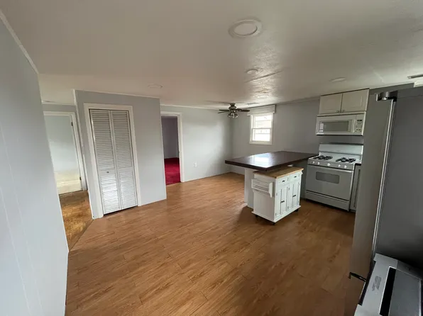 44 Sprague Ave Floor 2, Cranston, RI 02910