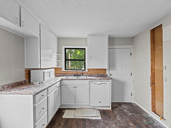 4th image of 810 23rd St N