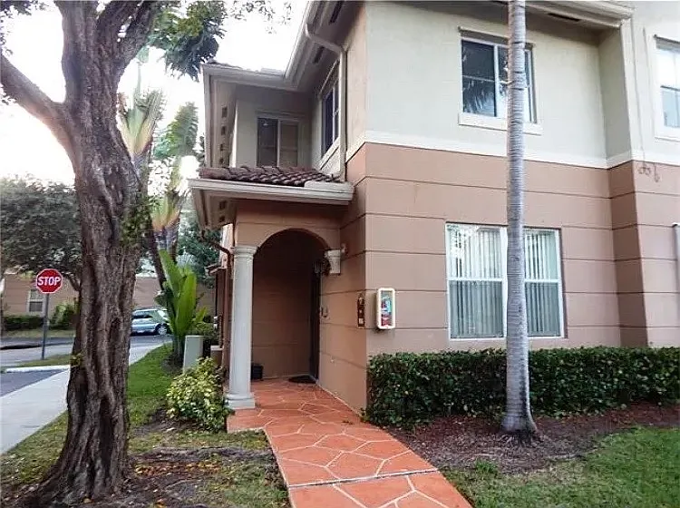8930 W Flagler St #101 — Photo 2