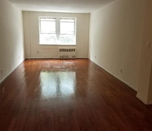 3rd image of 442 Warburton Ave