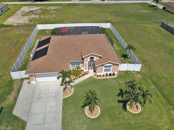 3rd image of 610 NW 36th Pl